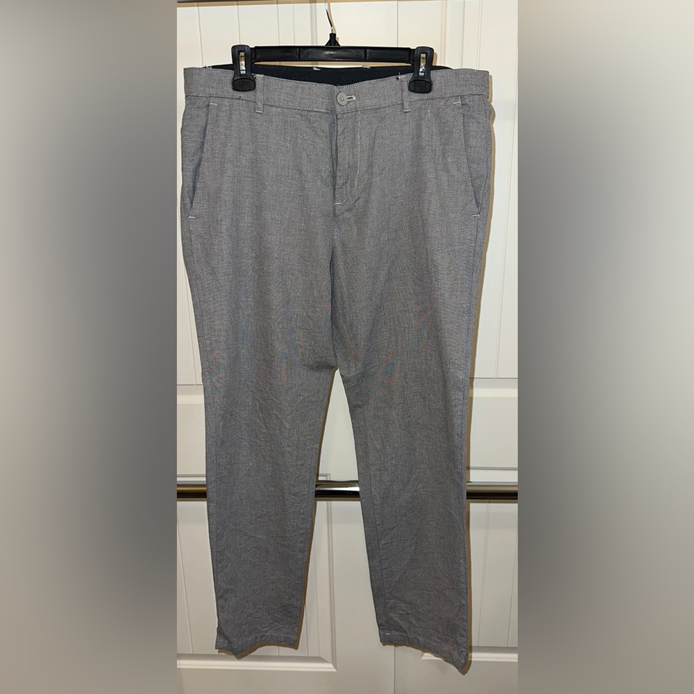 Calvin Klein slim fit flex waist dress pants. 34x30, excellent condition.
